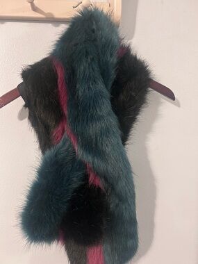 Plush Teal and Black Faux Fur Scarf with Berry Accent
